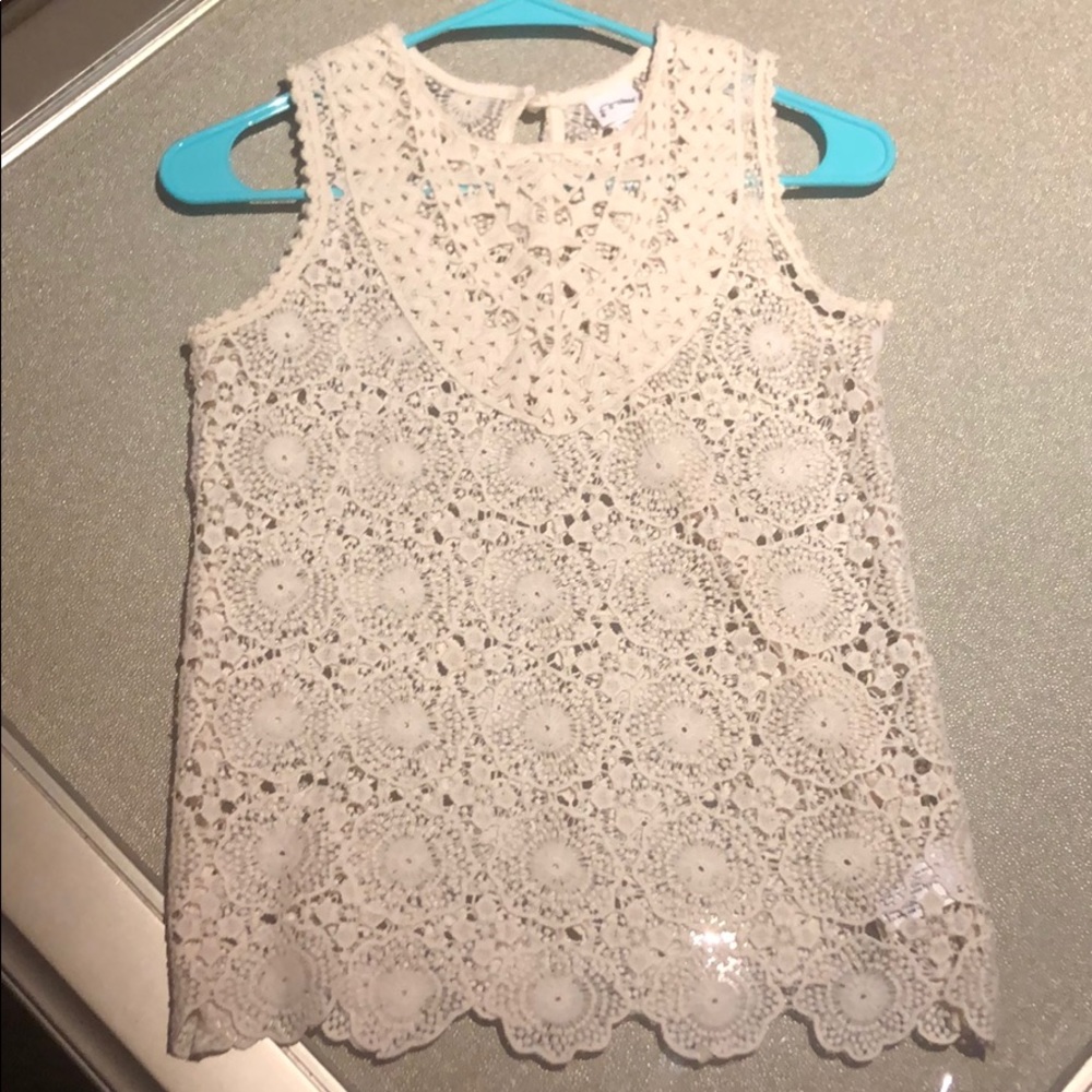 Cream crochet girls sleeveless top!🥰